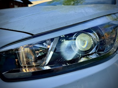 Замена линз в фарах Kia Ceed JD. Установка светодиодных Bi Led модулей.