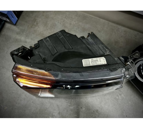 Светодиодные Bi Led фары Land Rover Discovery 3 с черными масками и ДХО