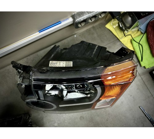 Светодиодные Bi Led фары Land Rover Discovery 3 с черными масками и ДХО