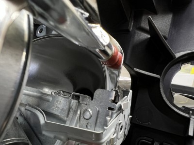 Выгоревший отражатель линзы Mercedes Benz ML W163