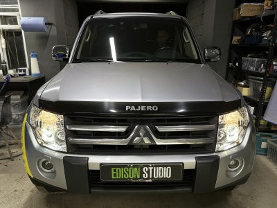 Замена стекол фар Mitsubishi Pajero 4
