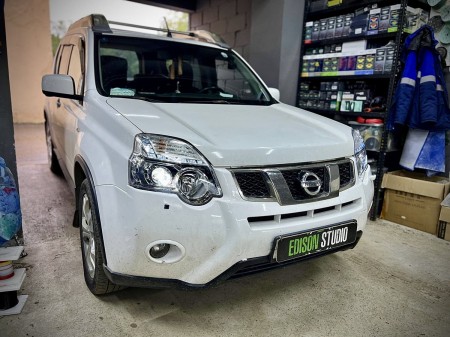 Замена стекол фар Nissan X-Trail T31