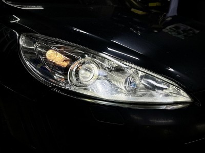 Замена линз в фарах Peugeot 407 AFS на Bi Led Dixel Y6