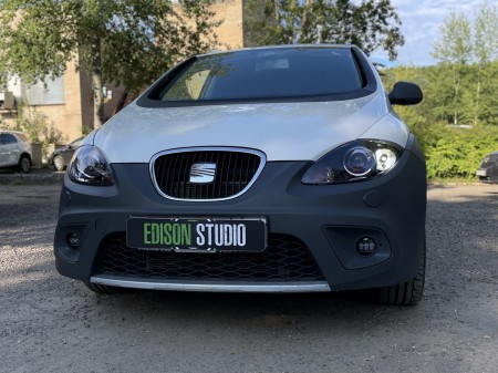Замена линз в фарах Seat Altea Freetrack. Установка светодиодных Bi Led модулей.