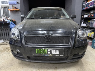 Замена линз в фарах Toyota Avensis T250. Установка Bi Led модулей.