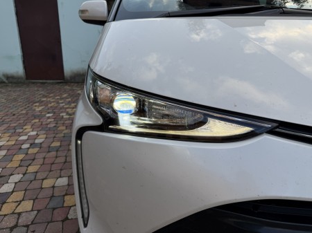 Замена Led линз в фарах Toyota Estima 3-го поколения на Bi Led модули